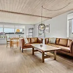 4 Bedroom Awesome In *