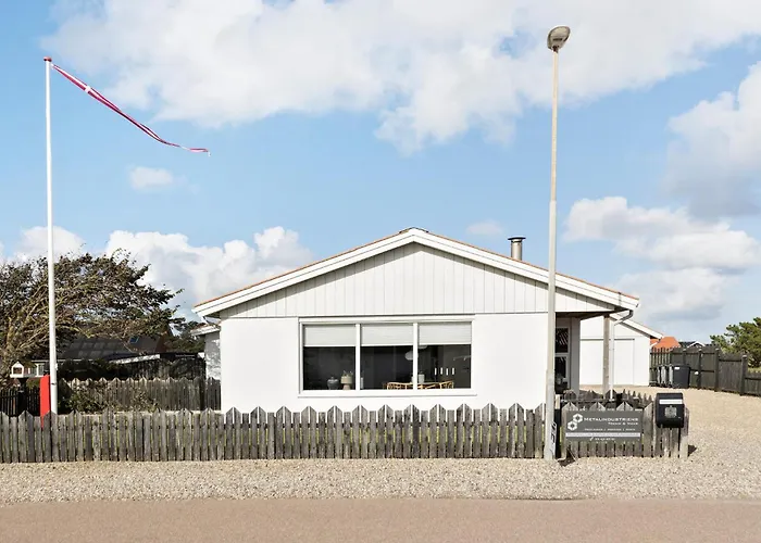 4 Bedroom Awesome In Prázdninový dům