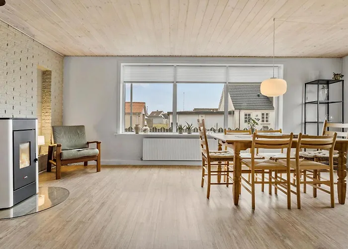 4 Bedroom Awesome In Сasa de vacaciones