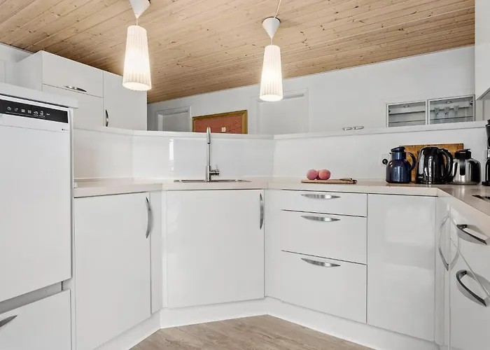 Prázdninový dům 4 Bedroom Awesome In *