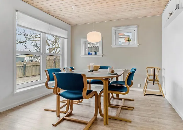 Prázdninový dům 4 Bedroom Awesome In