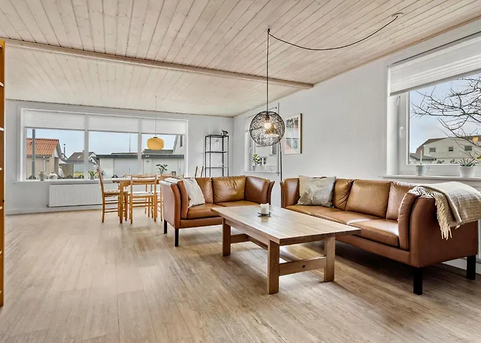 4 Bedroom Awesome In *